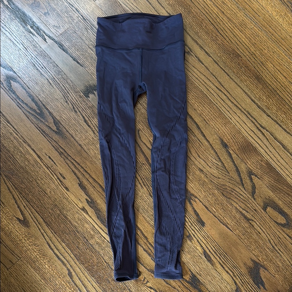 B6 lululemon athletica Women’s 6 Dark Purple High Rise Cutout Leggings